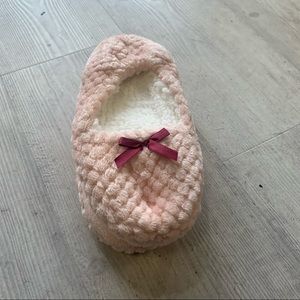 FREE when bundled Blush pink slipper sock with maroon bow NWT